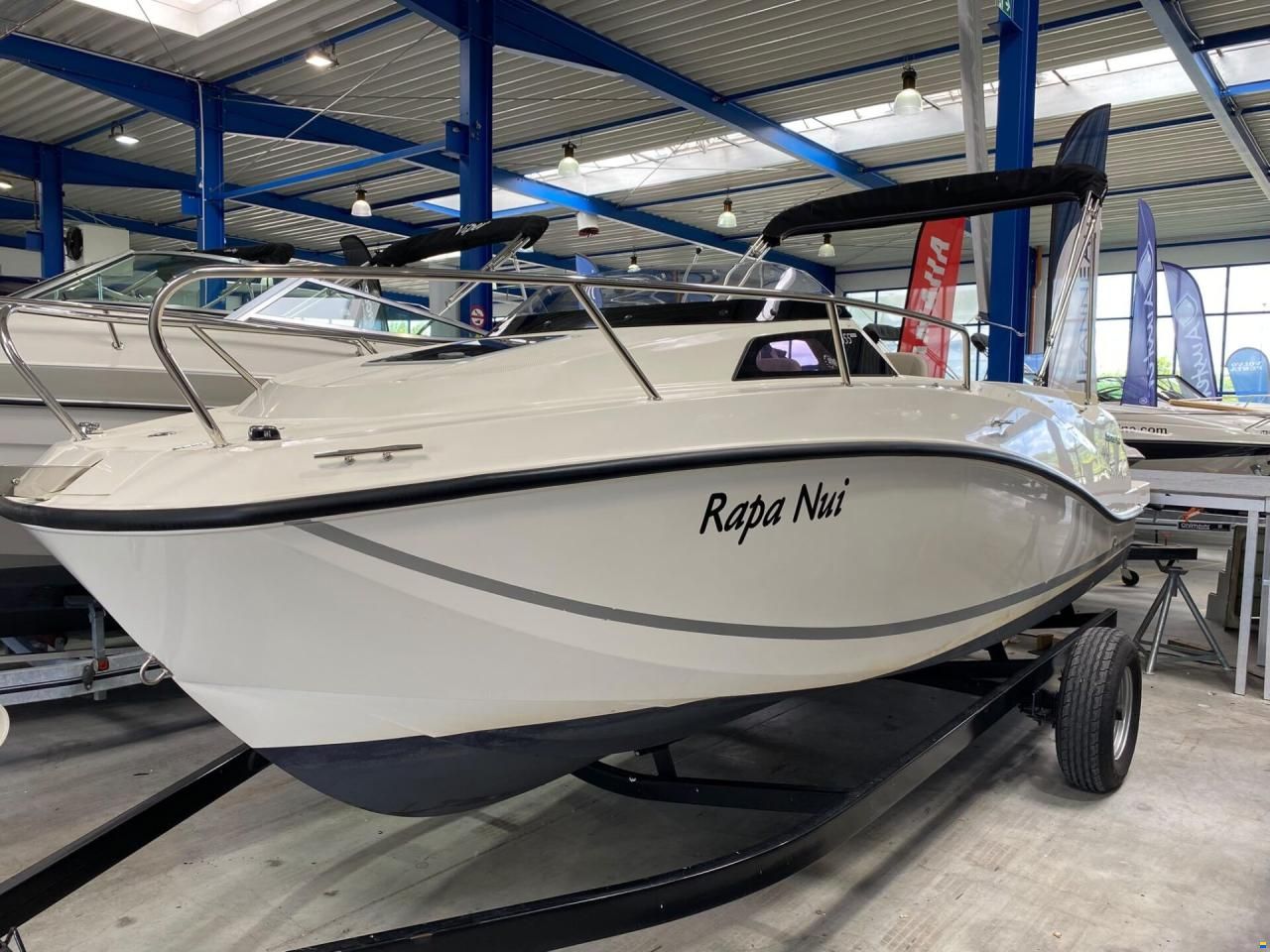 Quicksilver ACTIV 555 CABIN