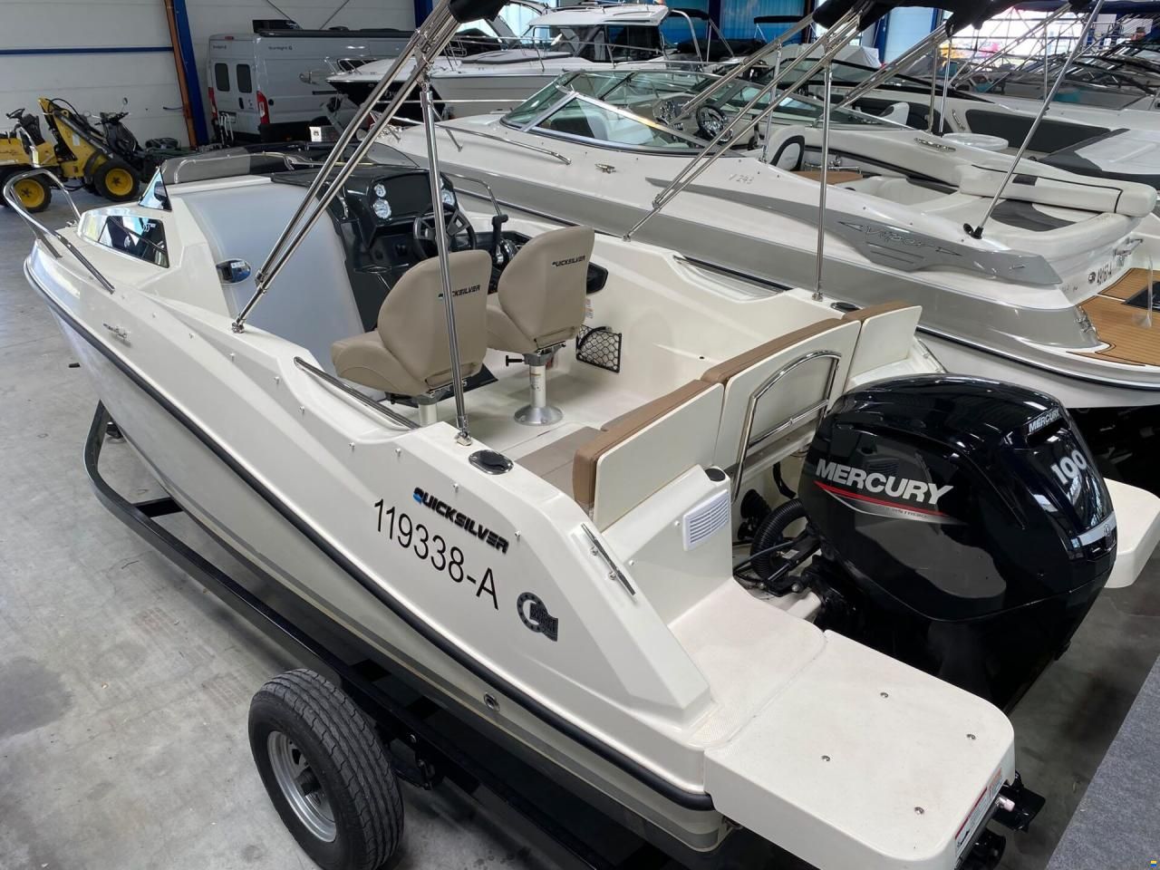 Quicksilver ACTIV 555 CABIN