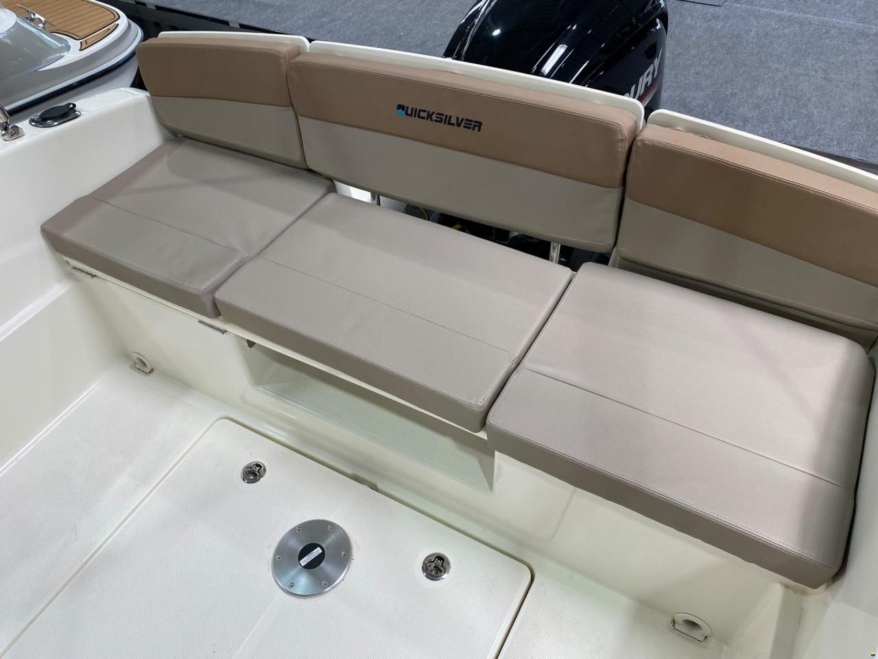 Quicksilver ACTIV 555 CABIN