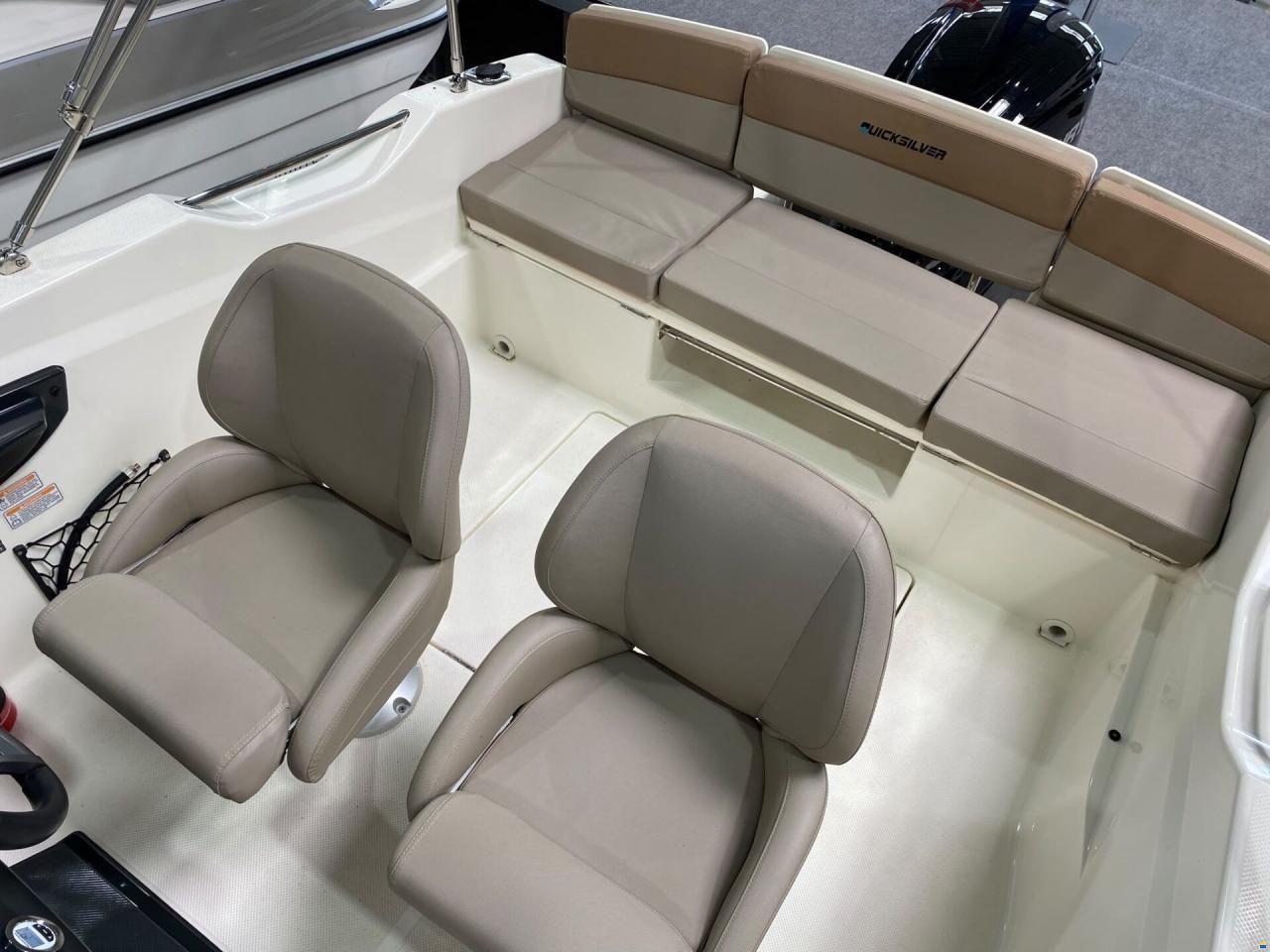 Quicksilver ACTIV 555 CABIN