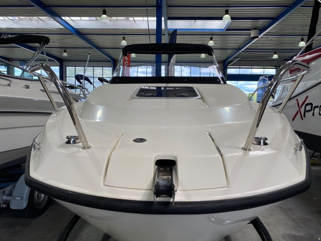 Quicksilver ACTIV 555 CABIN