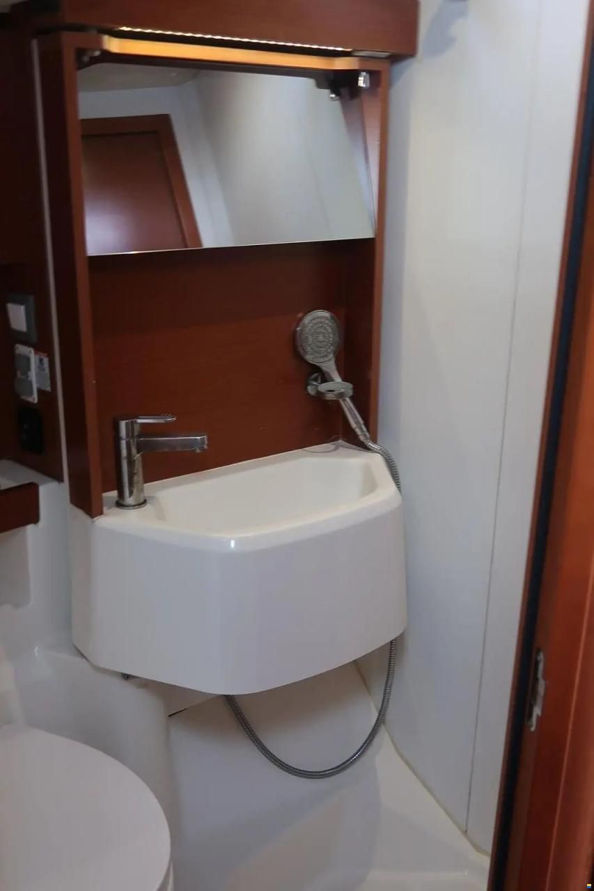 Beneteau Oceanis 51.1