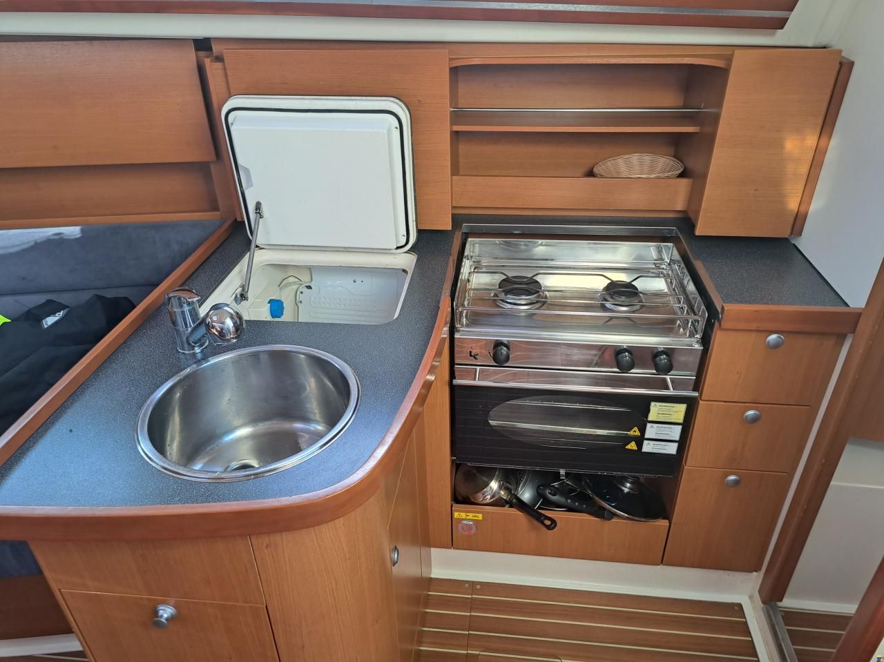 Hanse 325