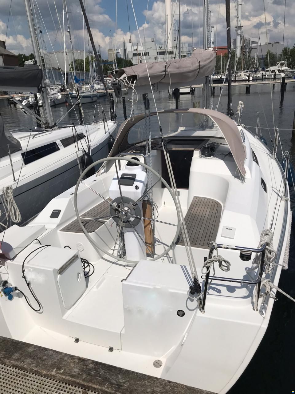 Hanse 325
