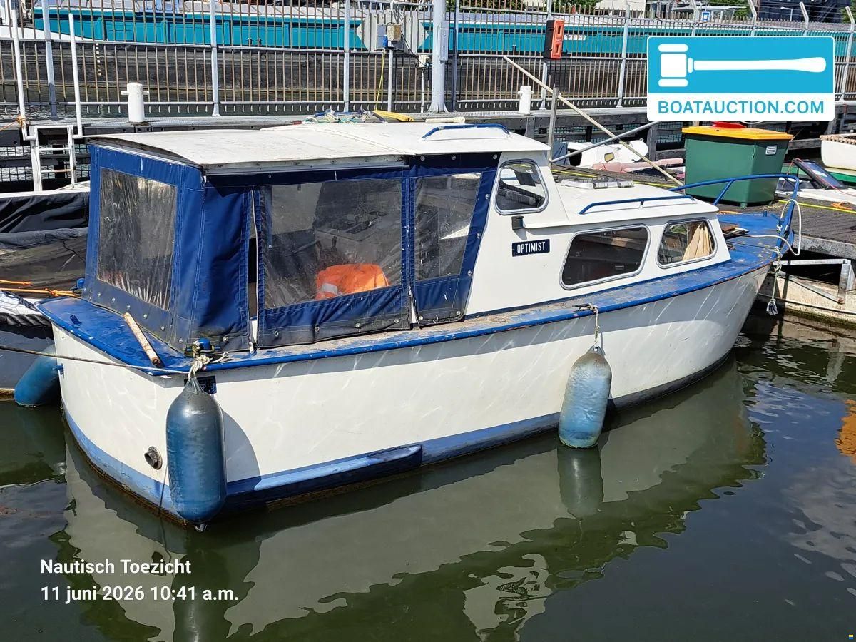 Motorboat 600