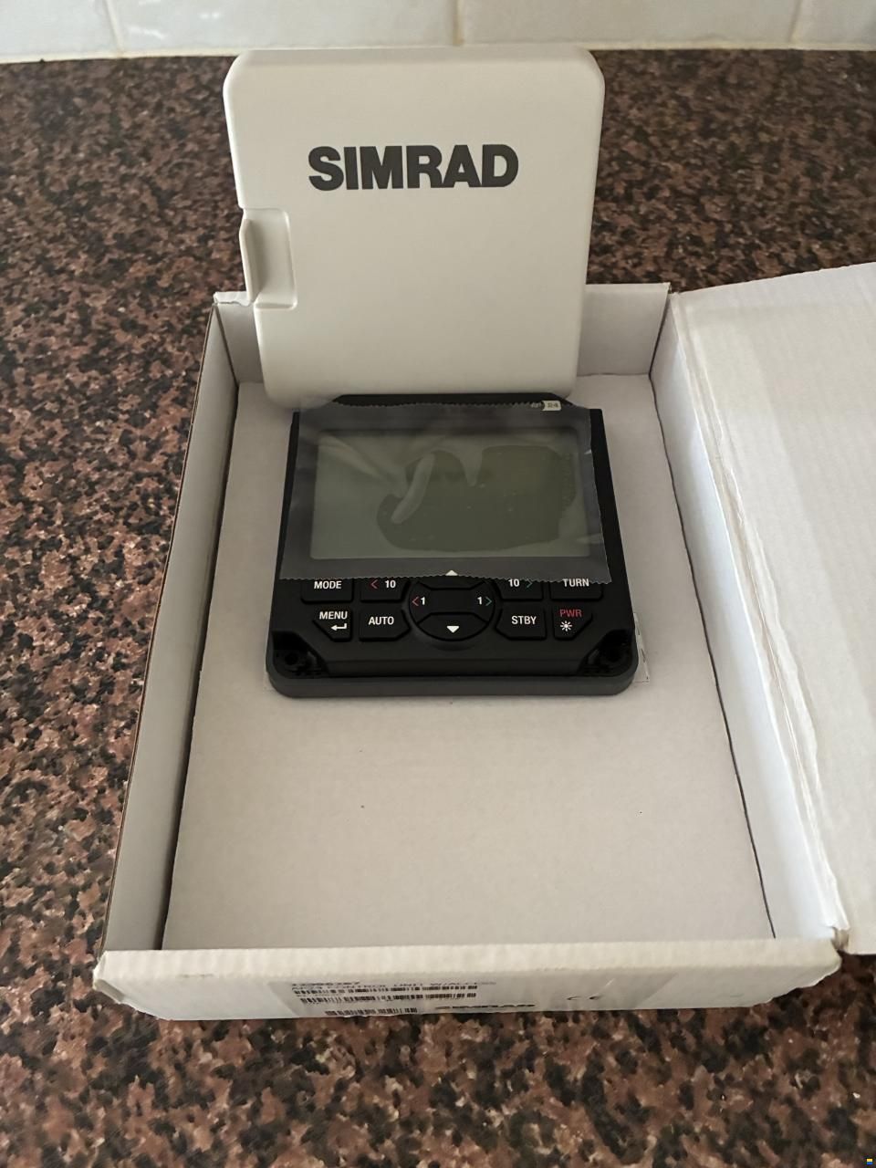Simrad AP24 ja IS20 Wind Sensor