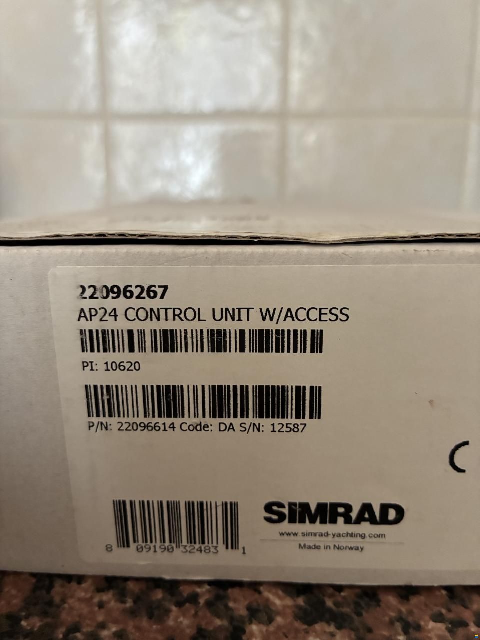 Simrad AP24 ja IS20 Wind Sensor