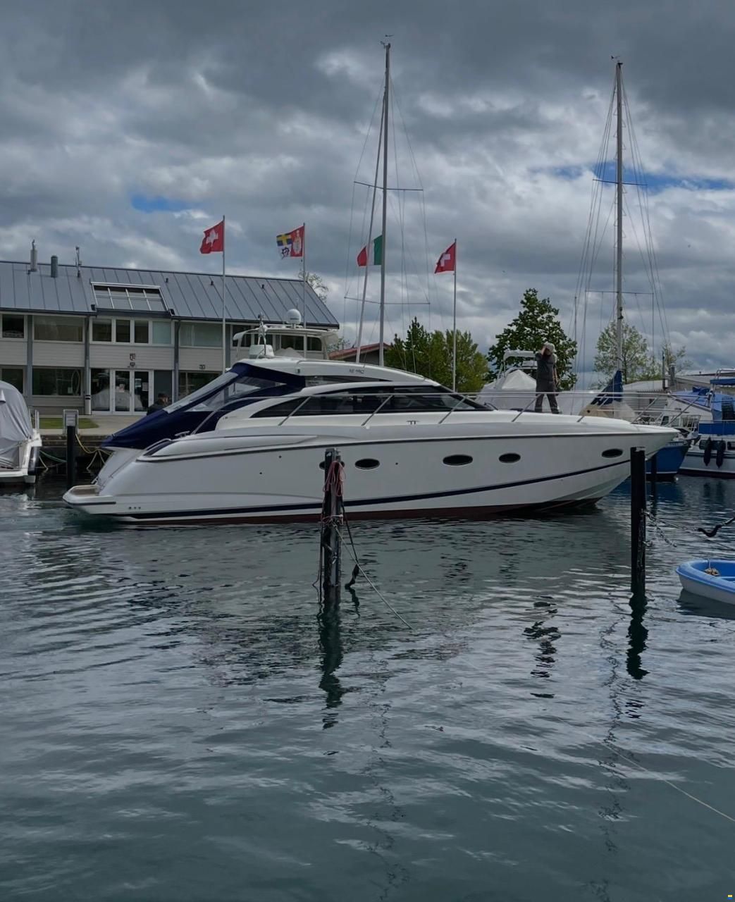 Princess V 42 Hartop