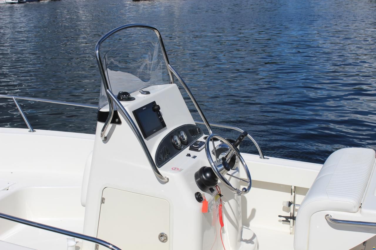 Boston Whaler 190 Outrage