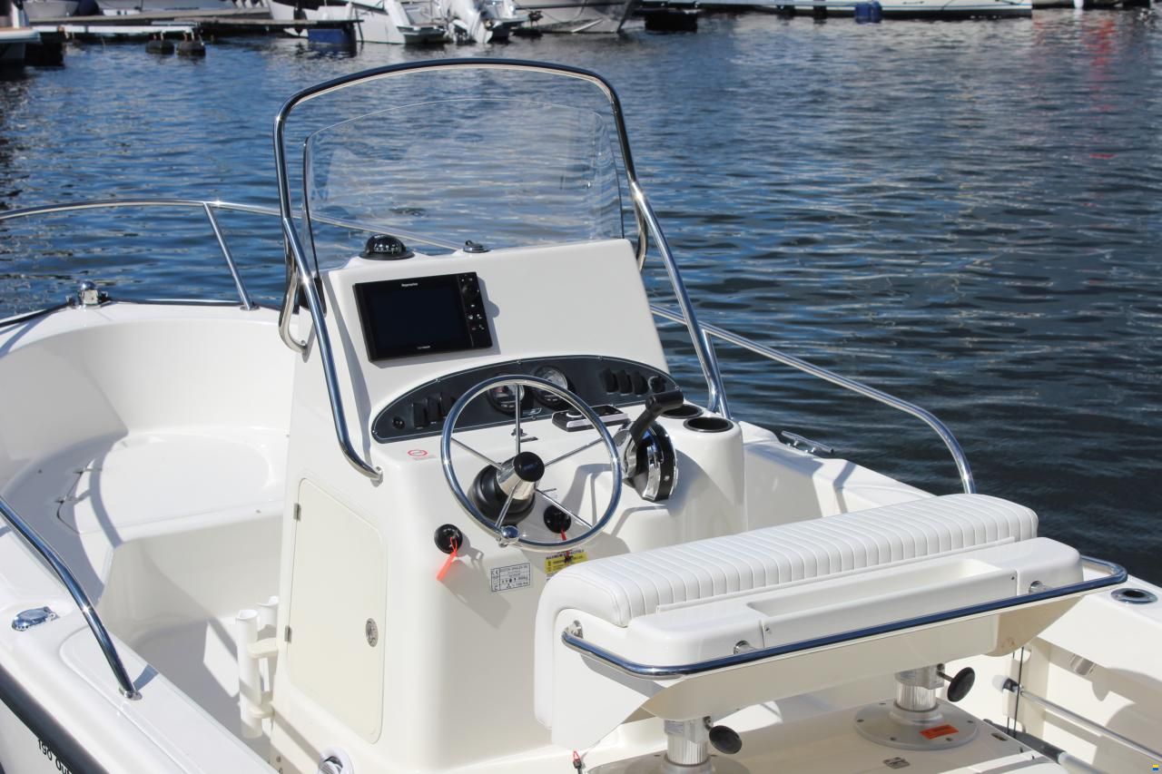 Boston Whaler 190 Outrage