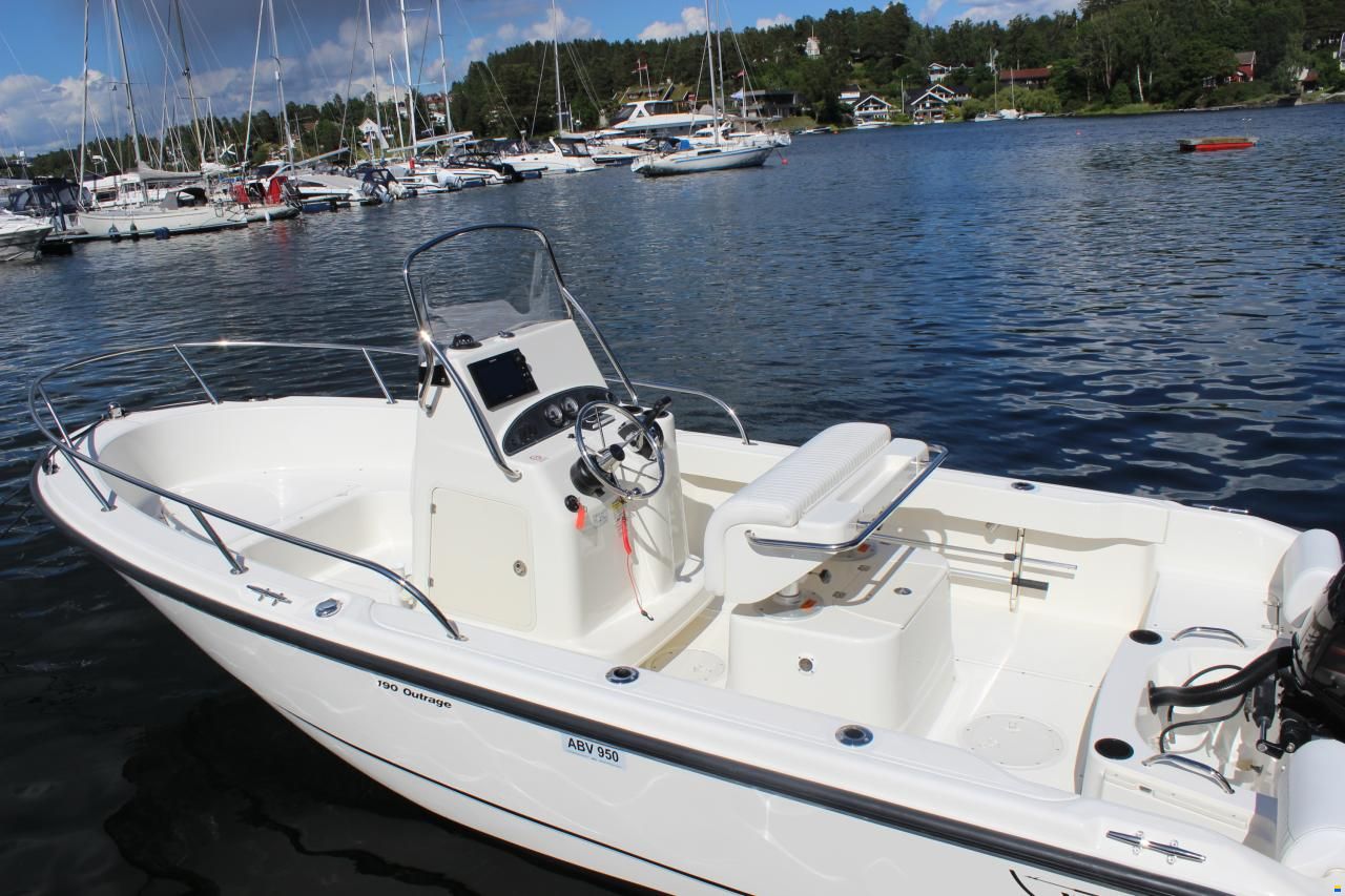 Boston Whaler 190 Outrage
