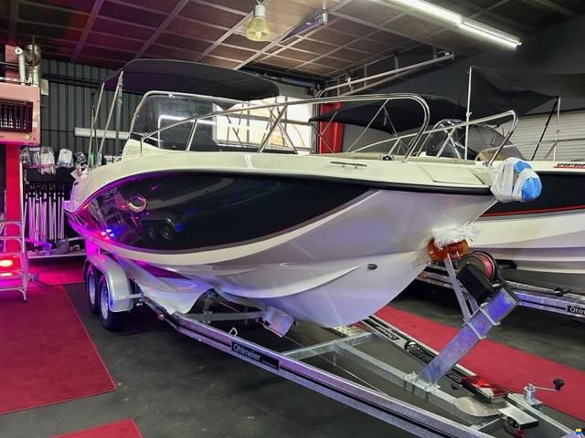 Quicksilver 675 Sundeck + Mercury F175XLV6