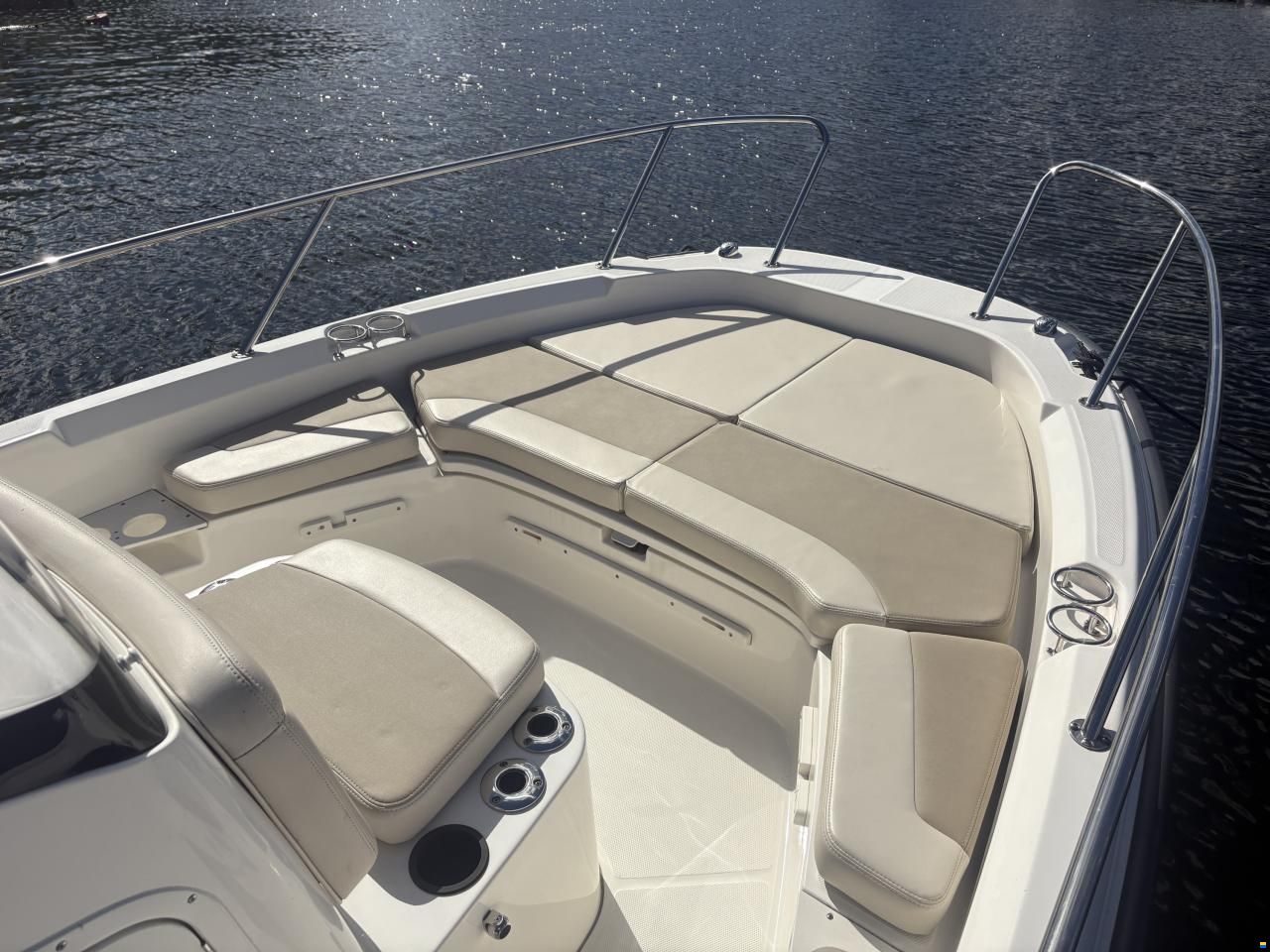 Boston Whaler 210 Dauntless