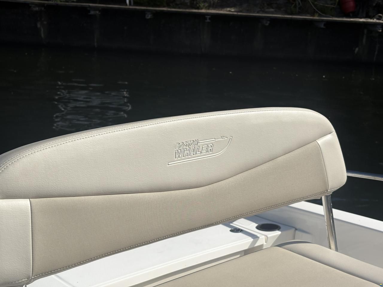 Boston Whaler 210 Dauntless