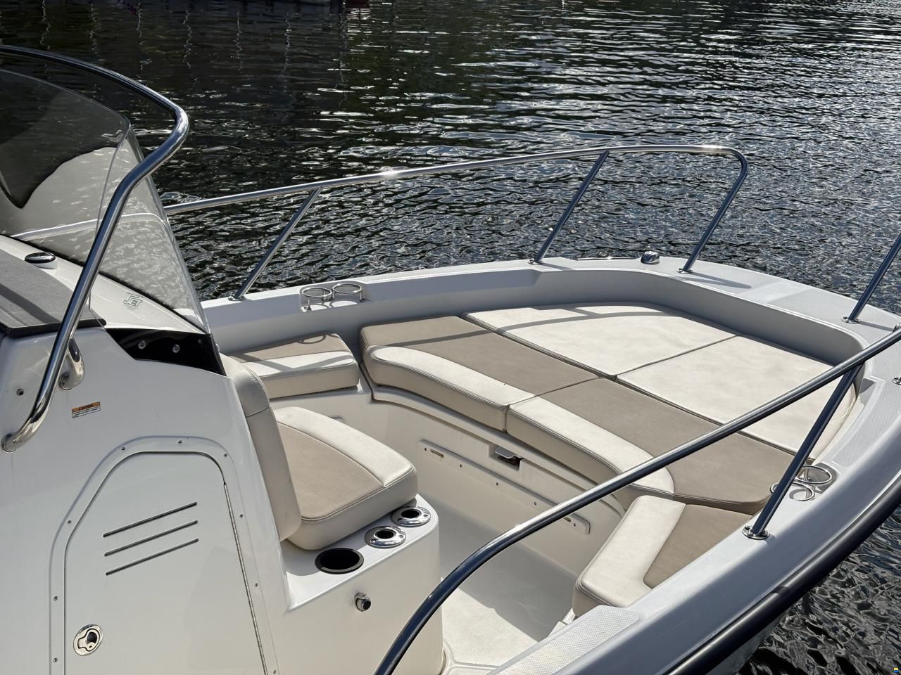 Boston Whaler 210 Dauntless