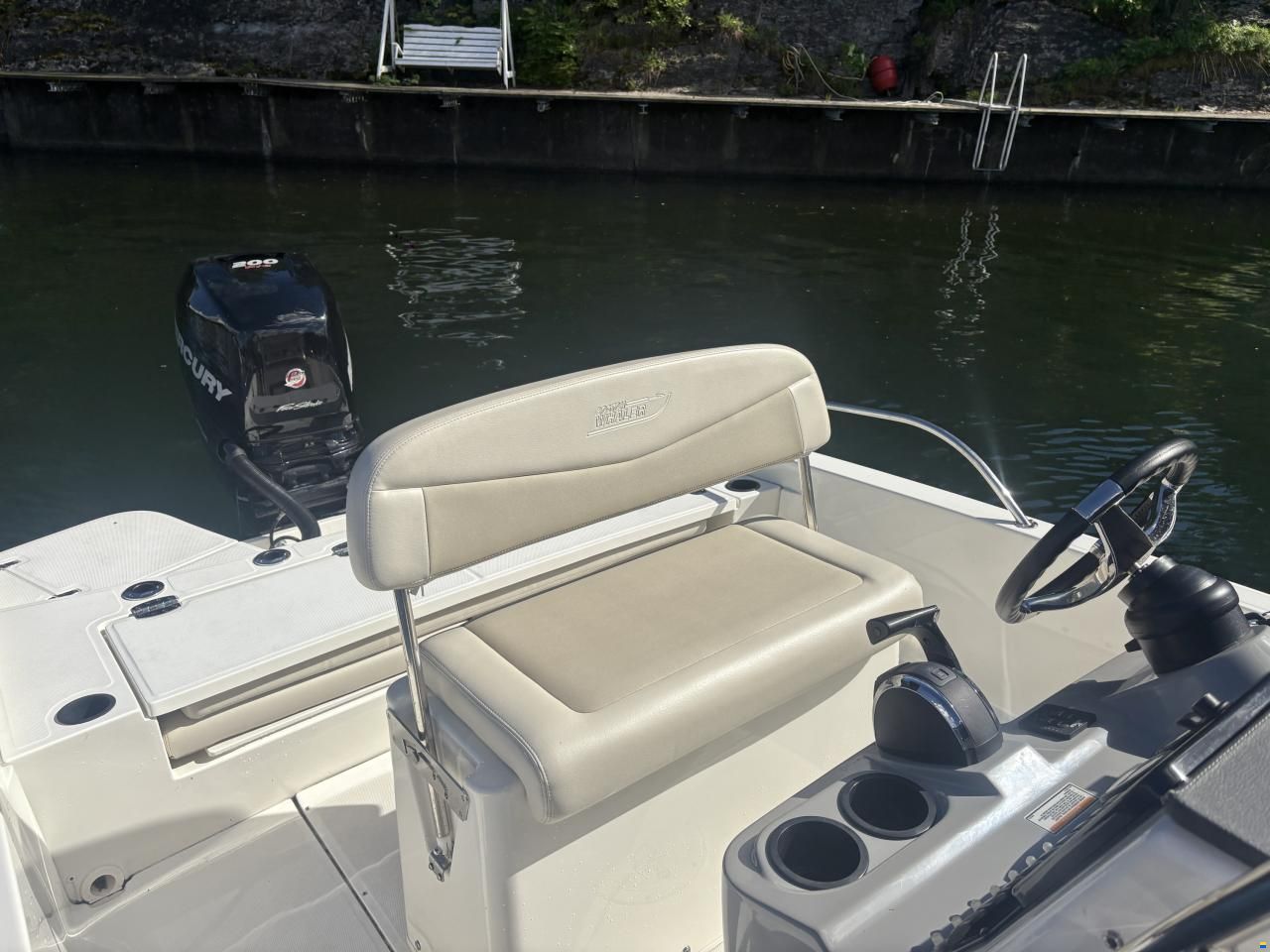 Boston Whaler 210 Dauntless