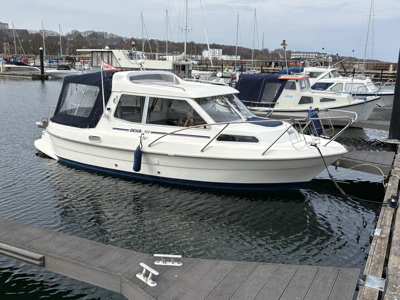 Bella 703