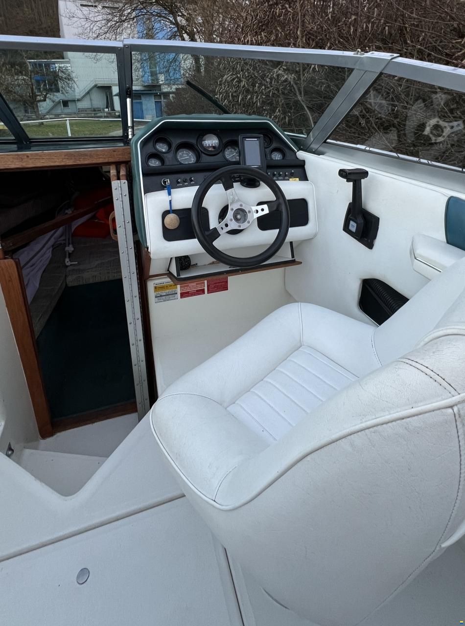 Sea Ray 230 CC