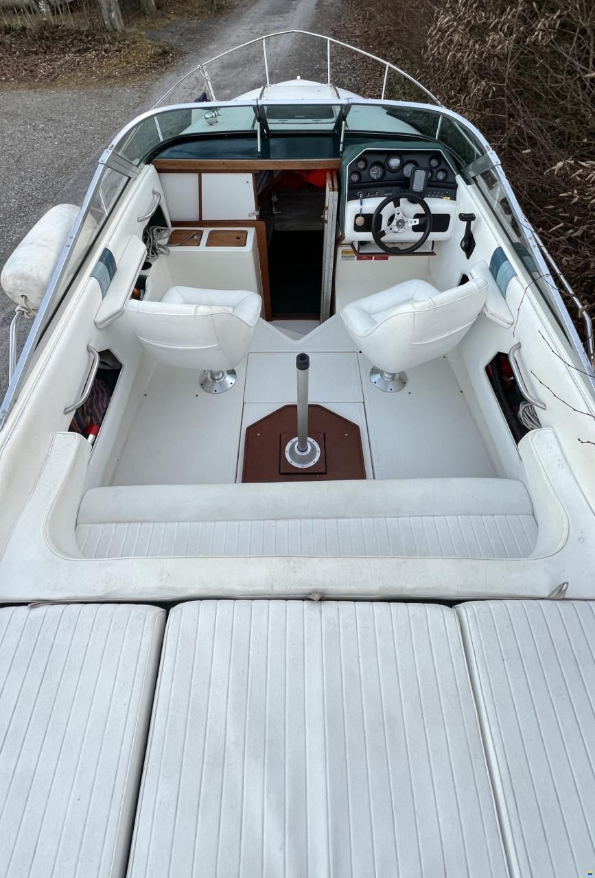 Sea Ray 230 CC