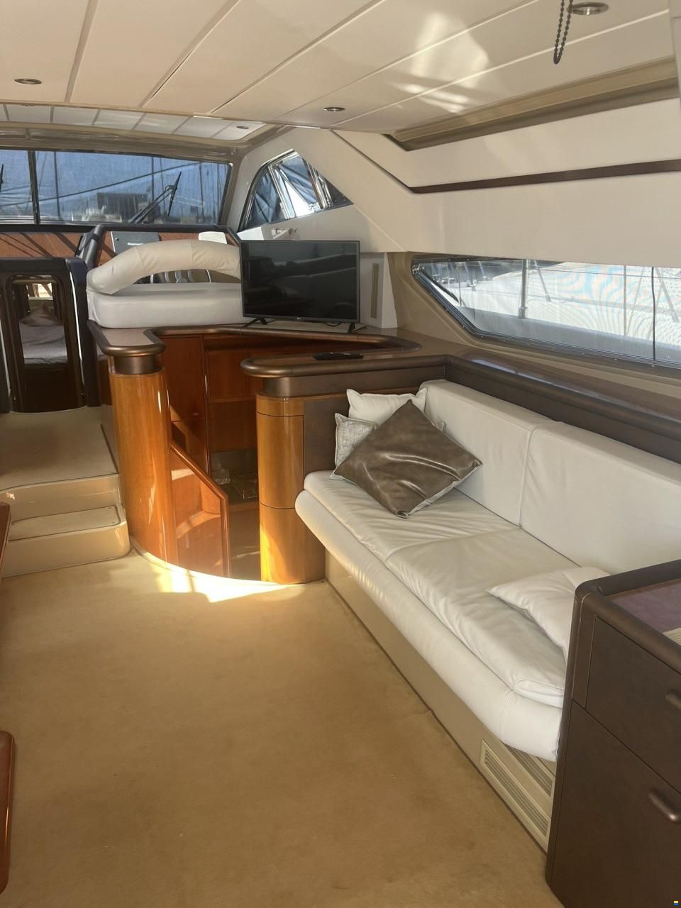 Ferretti 57