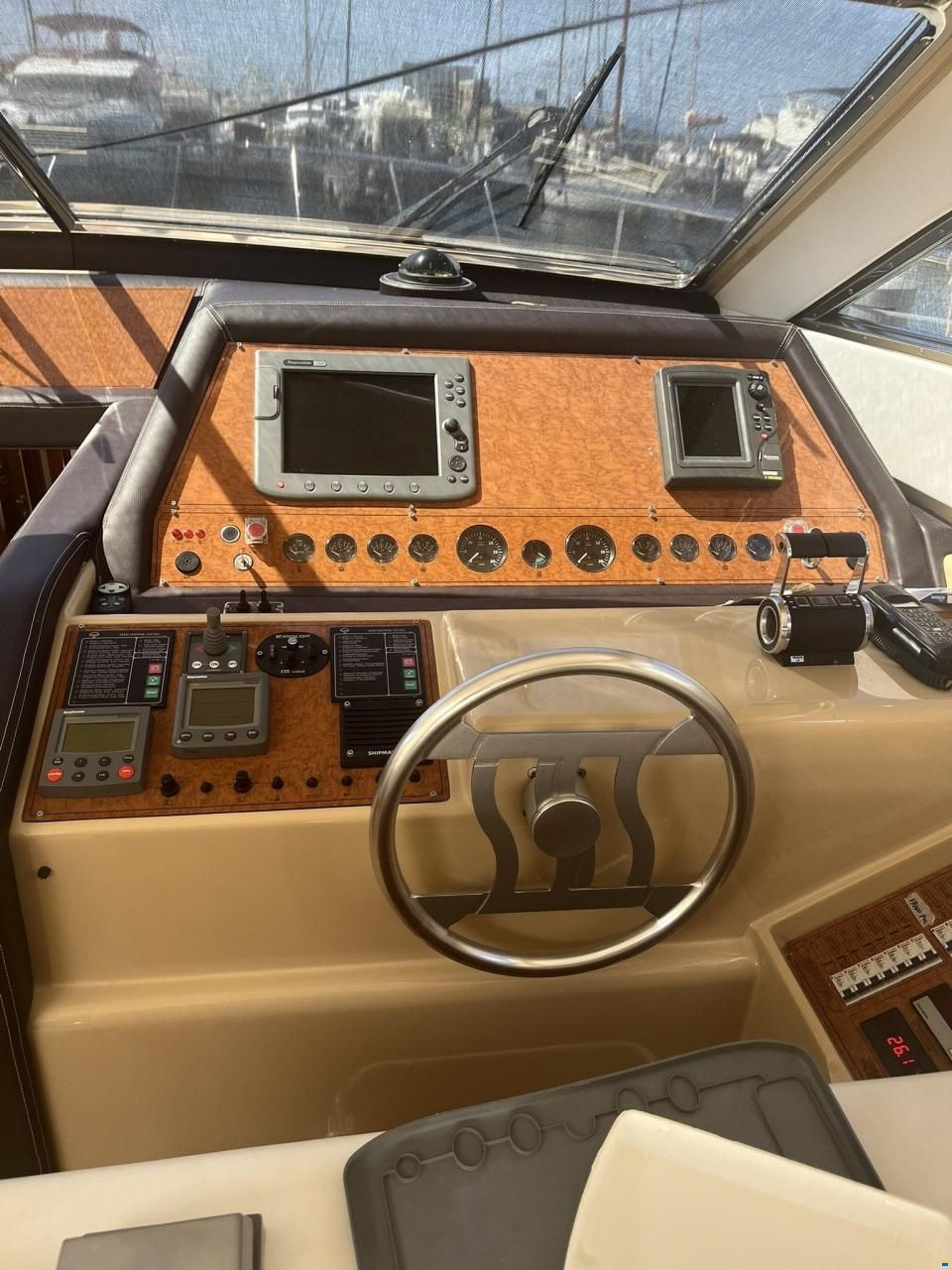 Ferretti 57