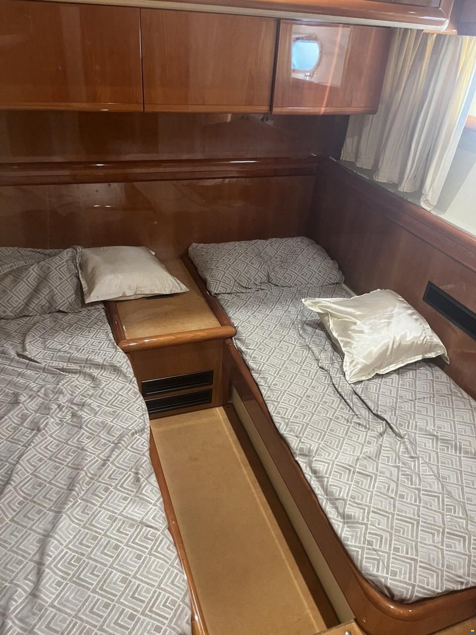 Ferretti 57