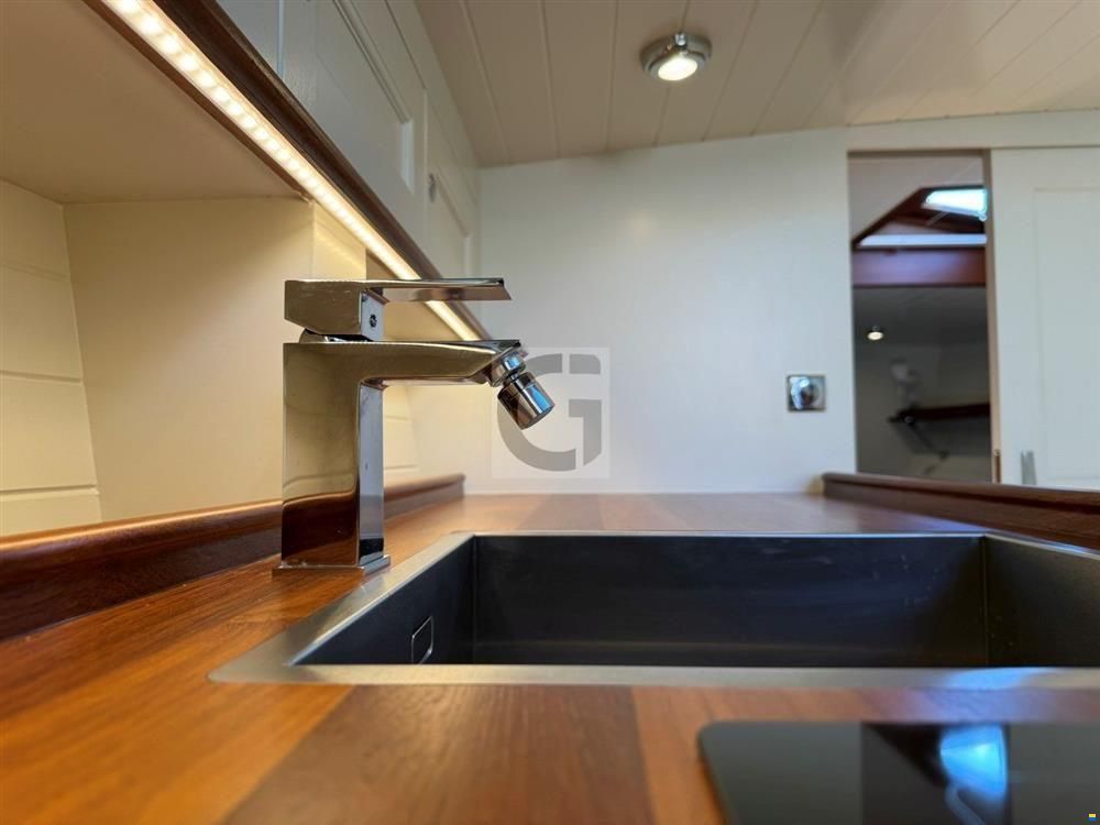 Leonardo Yachts Eagle 54