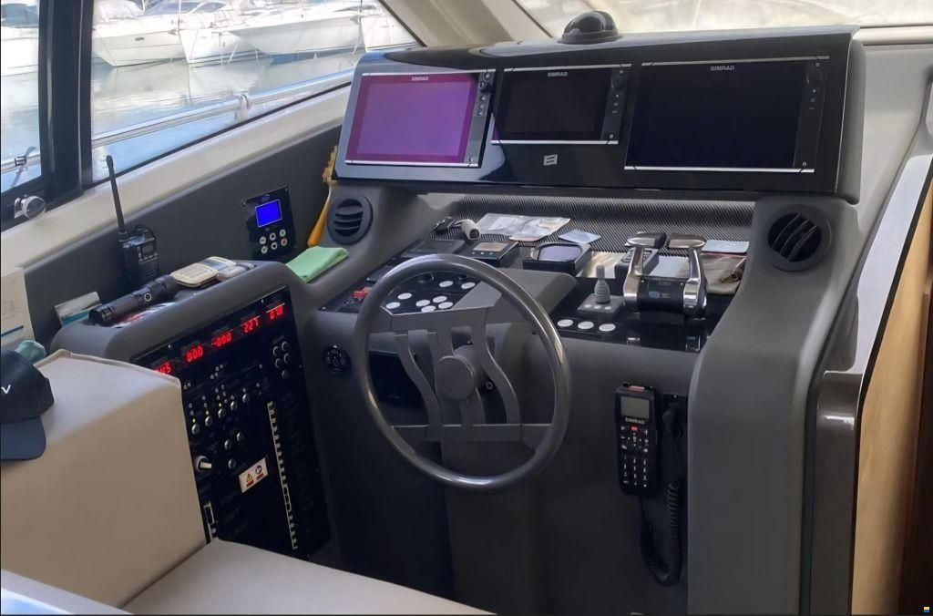Ferretti 550