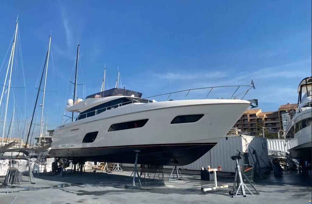 Ferretti 550