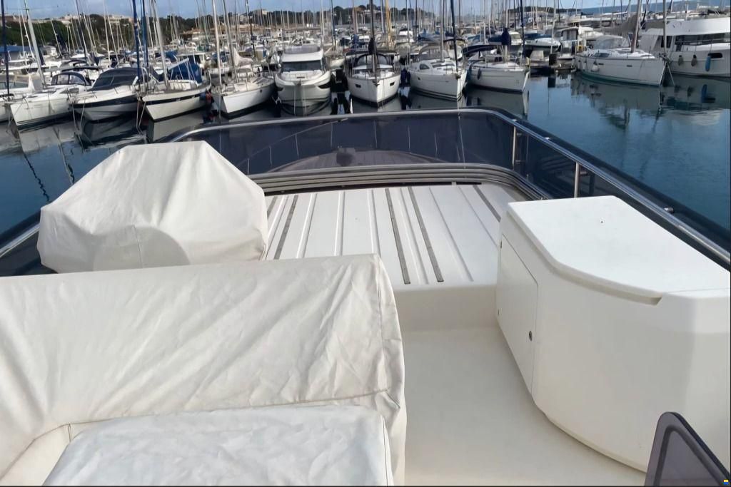 Ferretti 550