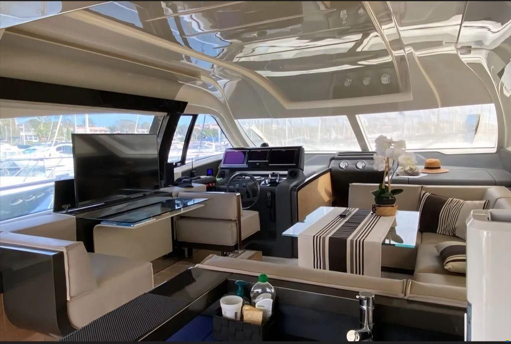 Ferretti 550