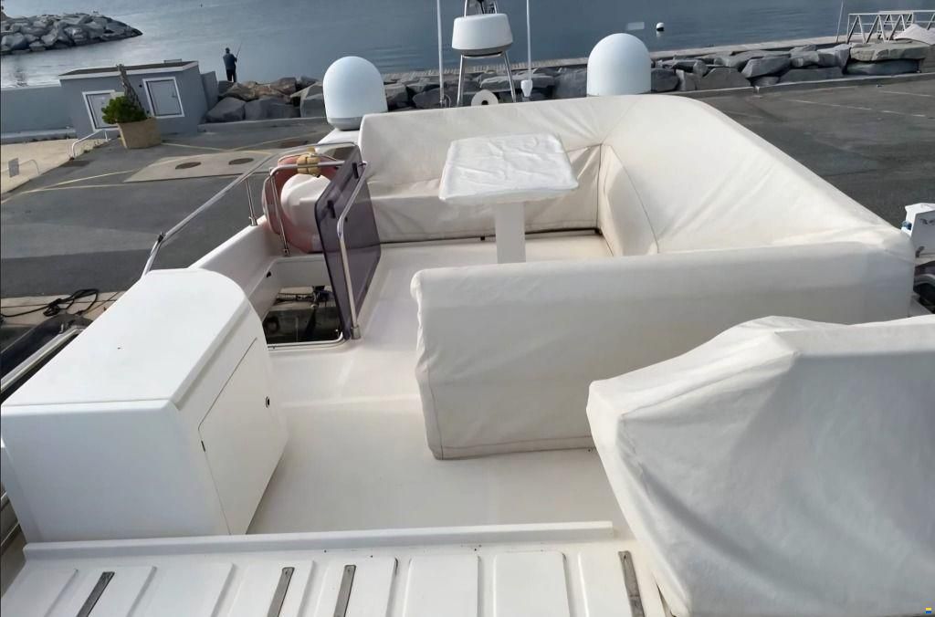 Ferretti 550