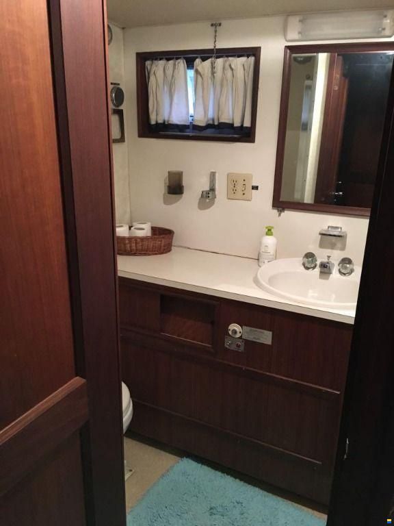 Hatteras Yachts 43 DOUBLE CABIN