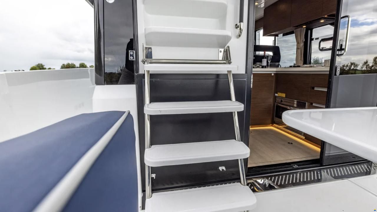 Delphia 10 Lounge Top