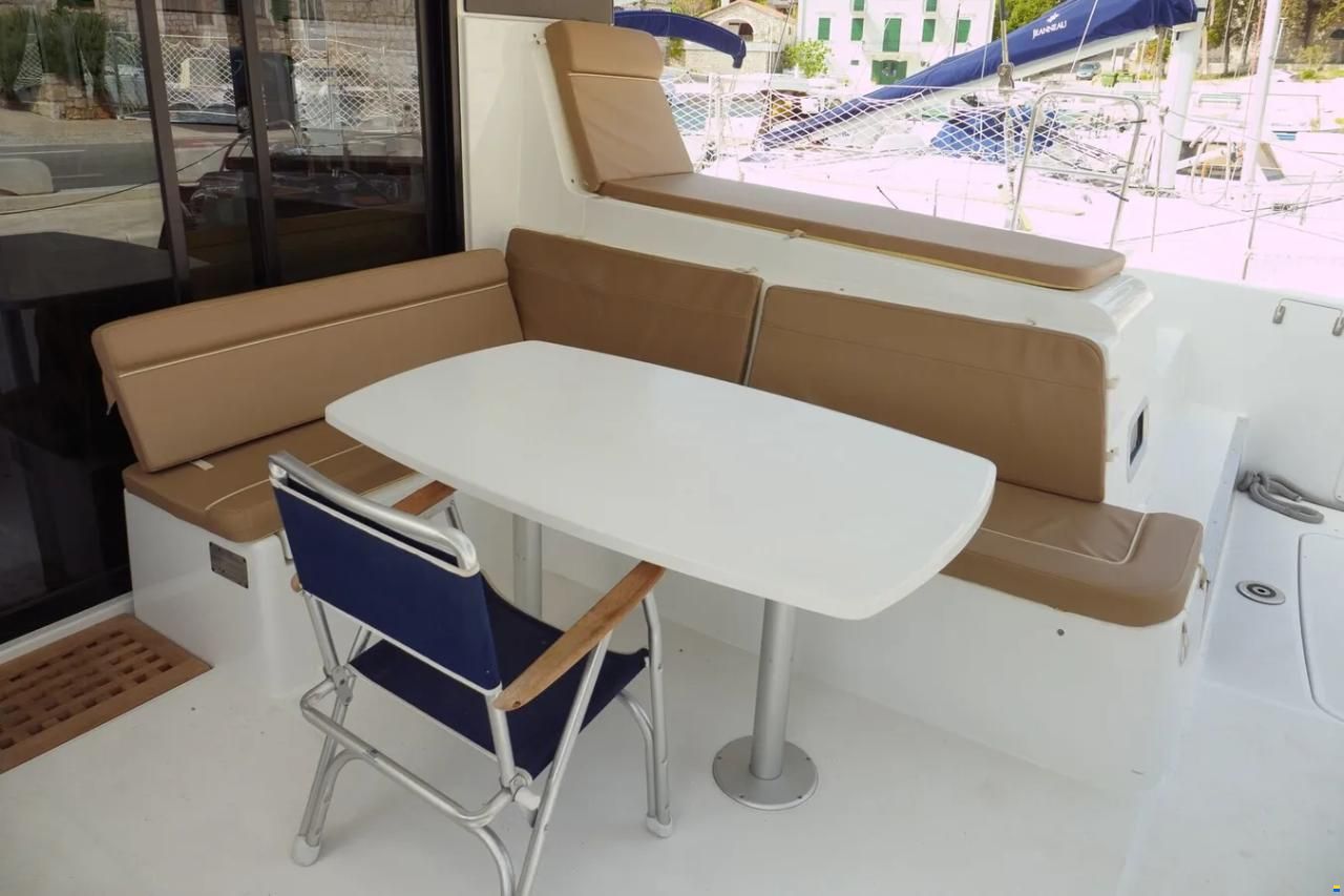 Lagoon 42