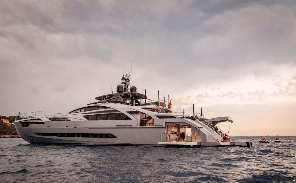 Pershing (Ferretti SpA) PERSHING 140