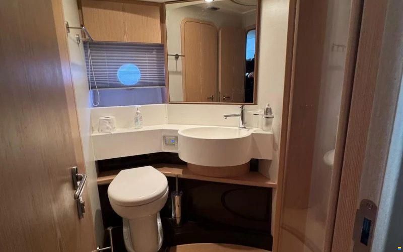 Ferretti 570