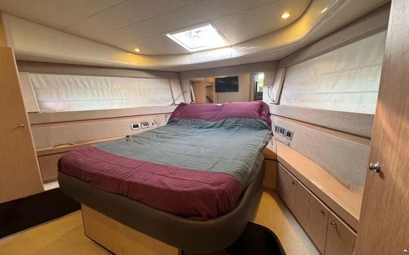 Ferretti 570