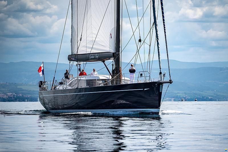Oyster 885