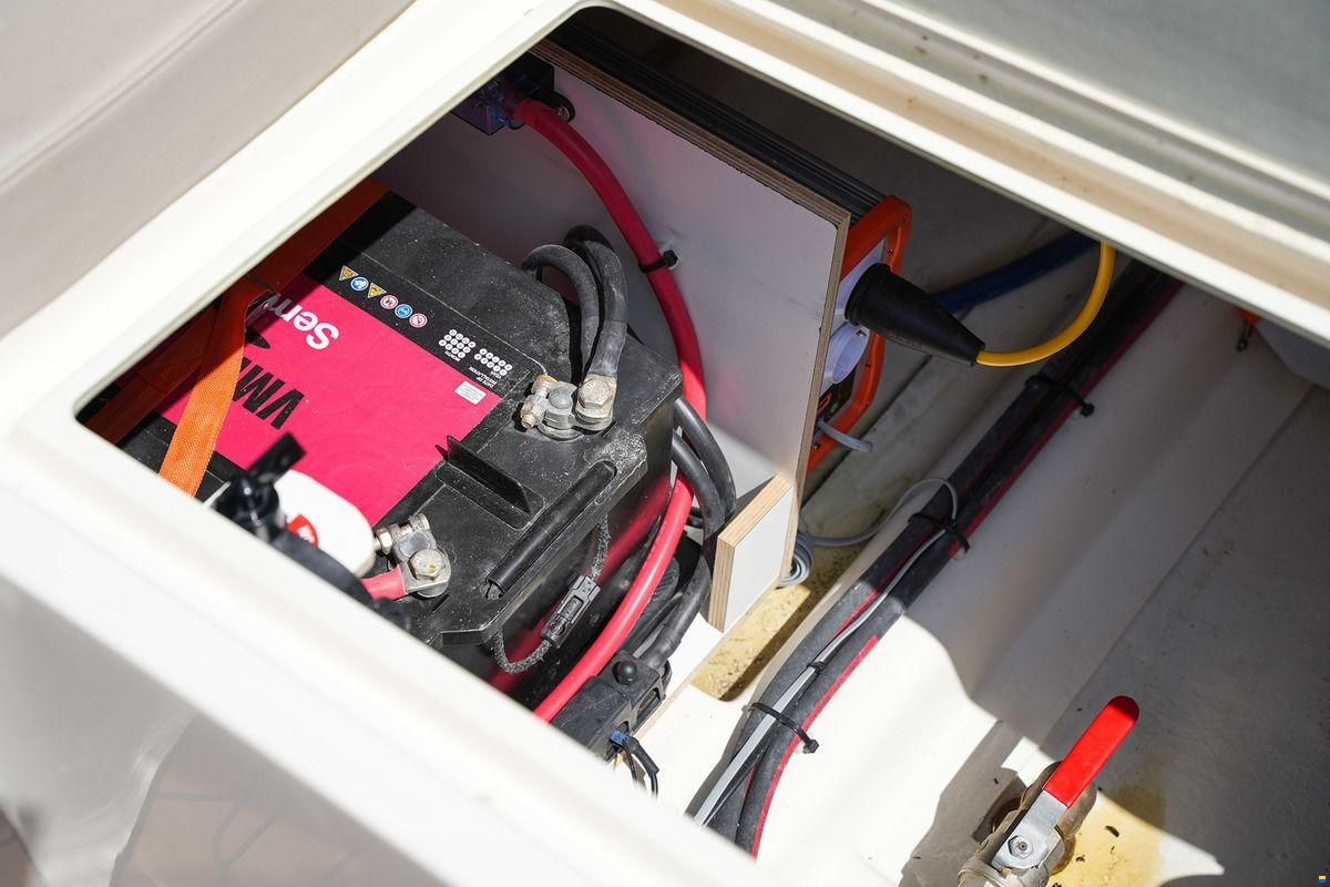 Interboat DE Intender 820
