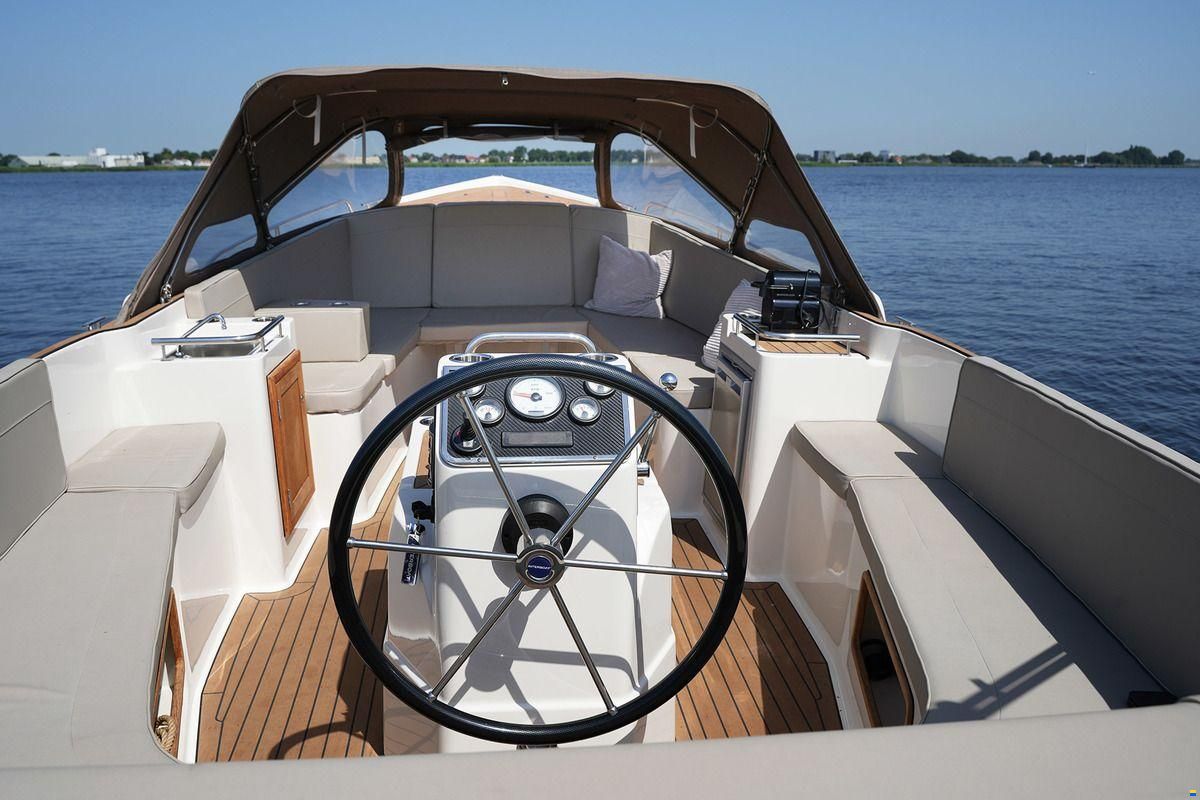 Interboat DE Intender 820
