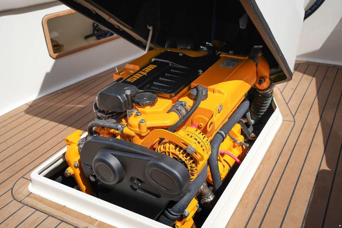 Interboat DE Intender 820