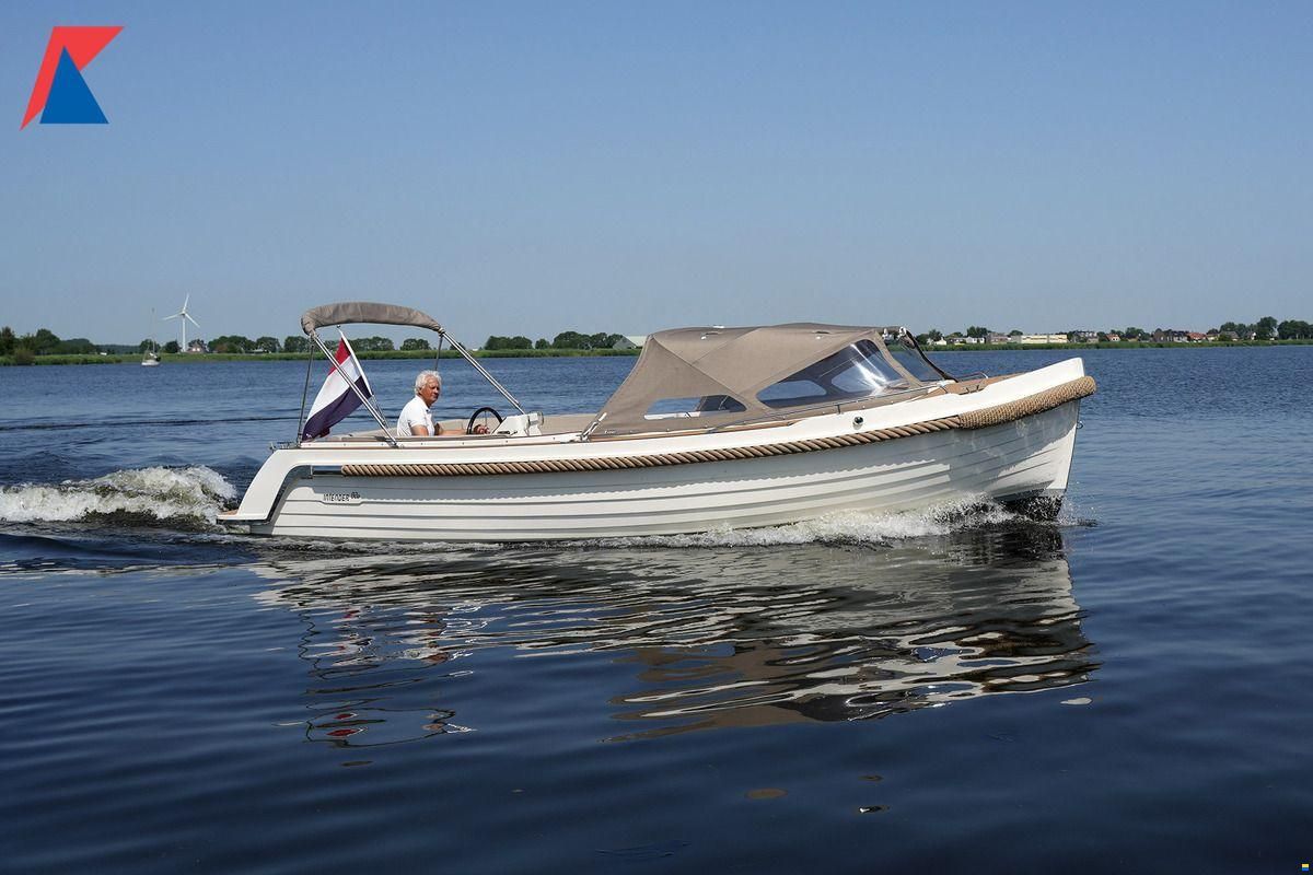 Interboat DE Intender 820