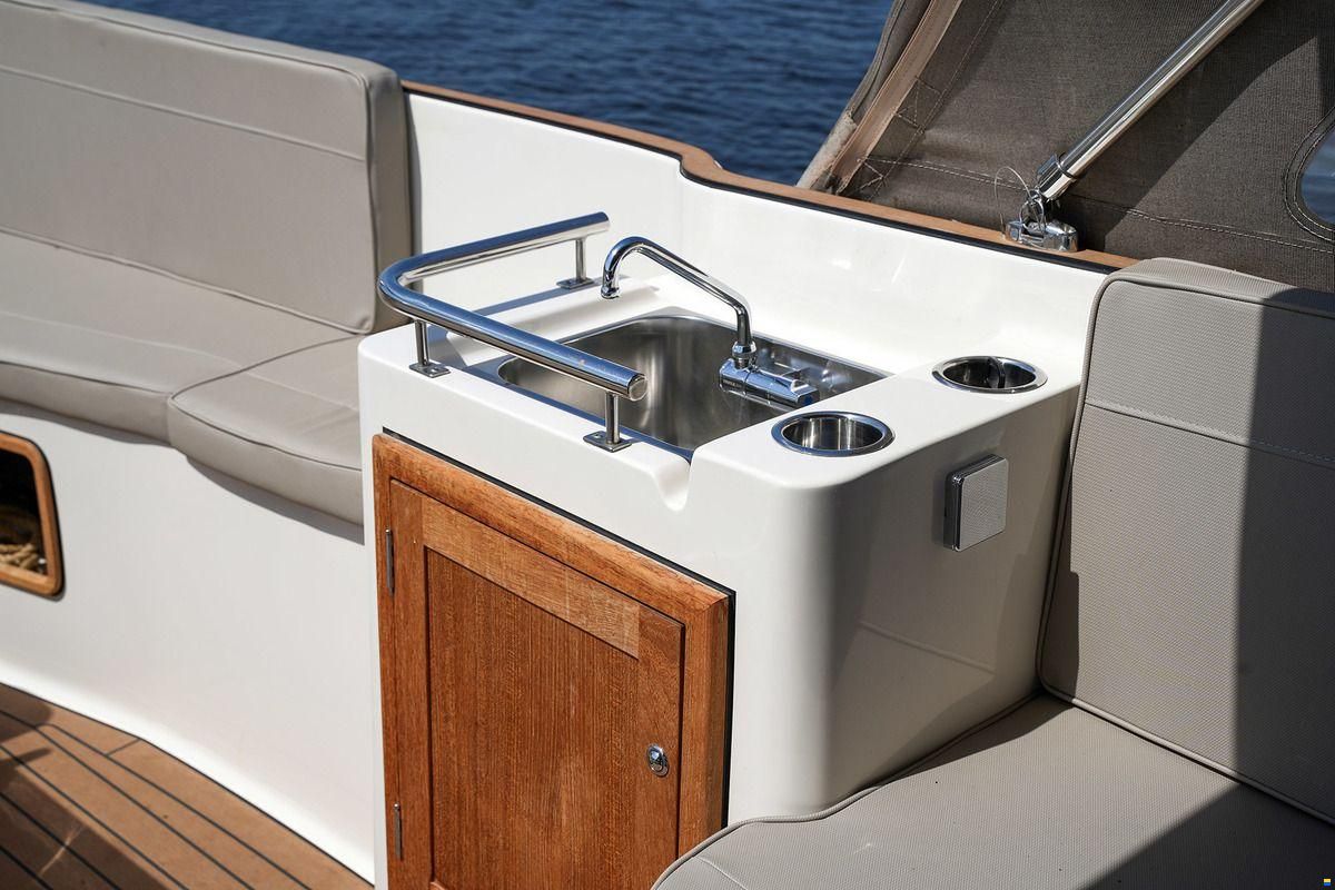 Interboat DE Intender 820