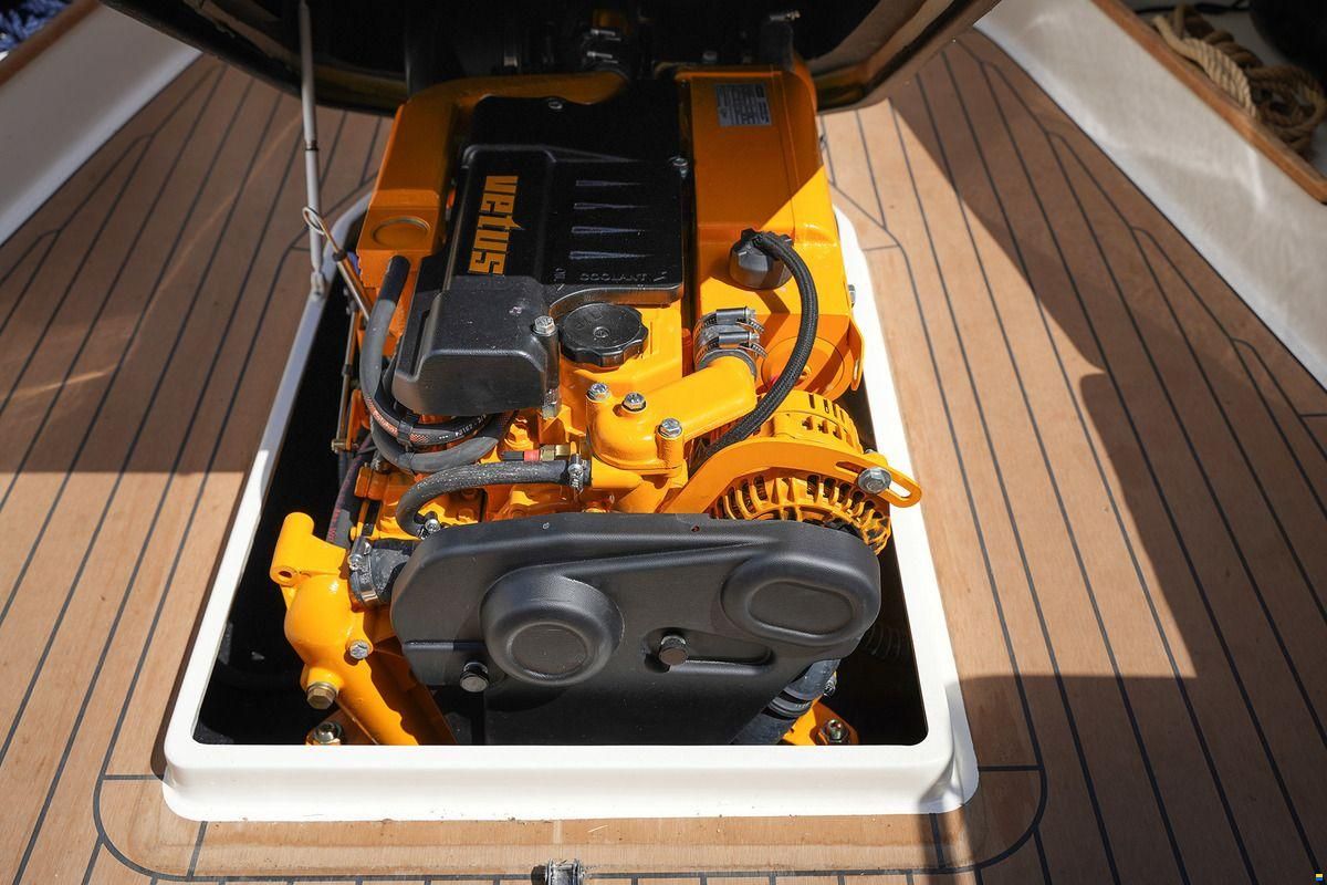Interboat DE Intender 820