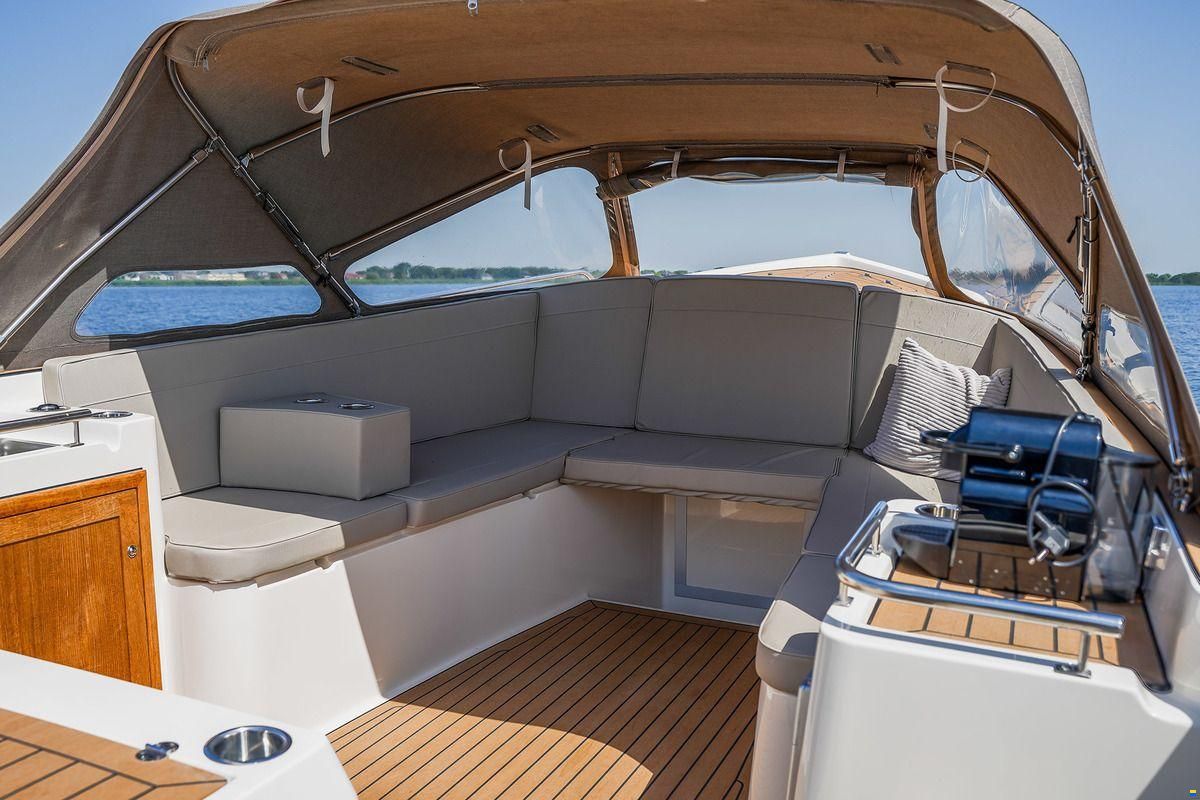 Interboat DE Intender 820