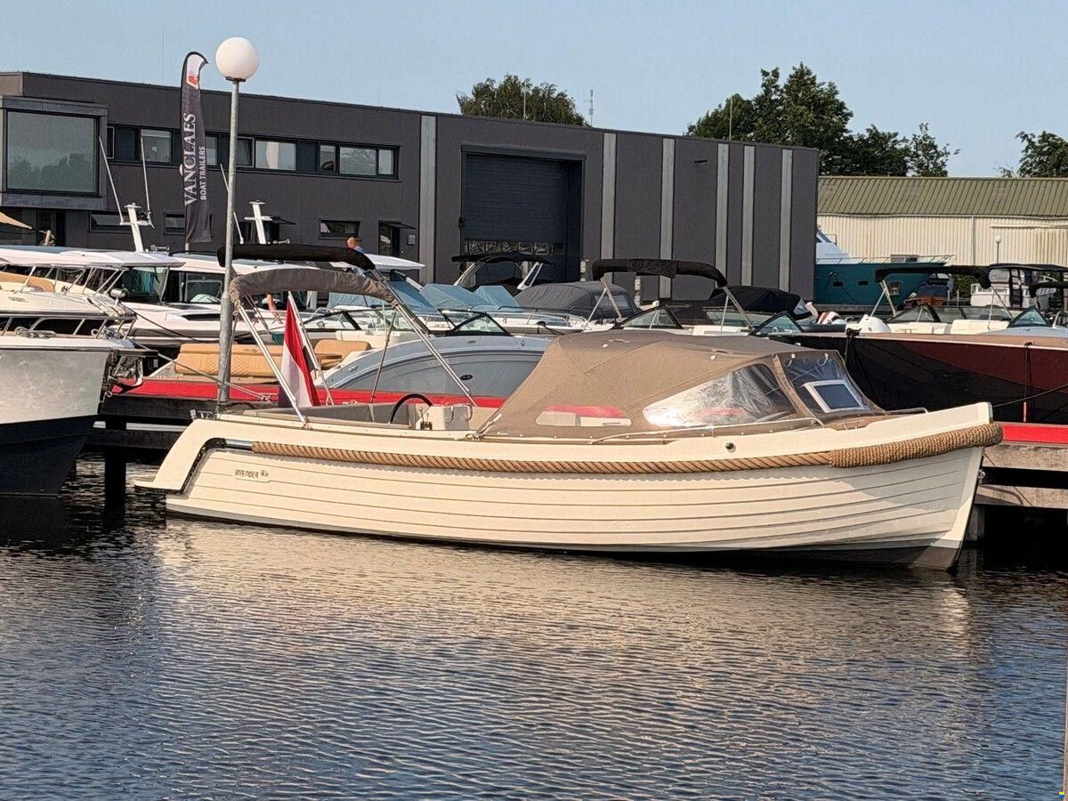 Interboat DE Intender 820