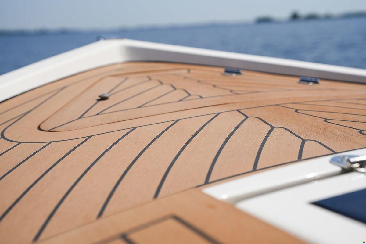 Interboat DE Intender 820