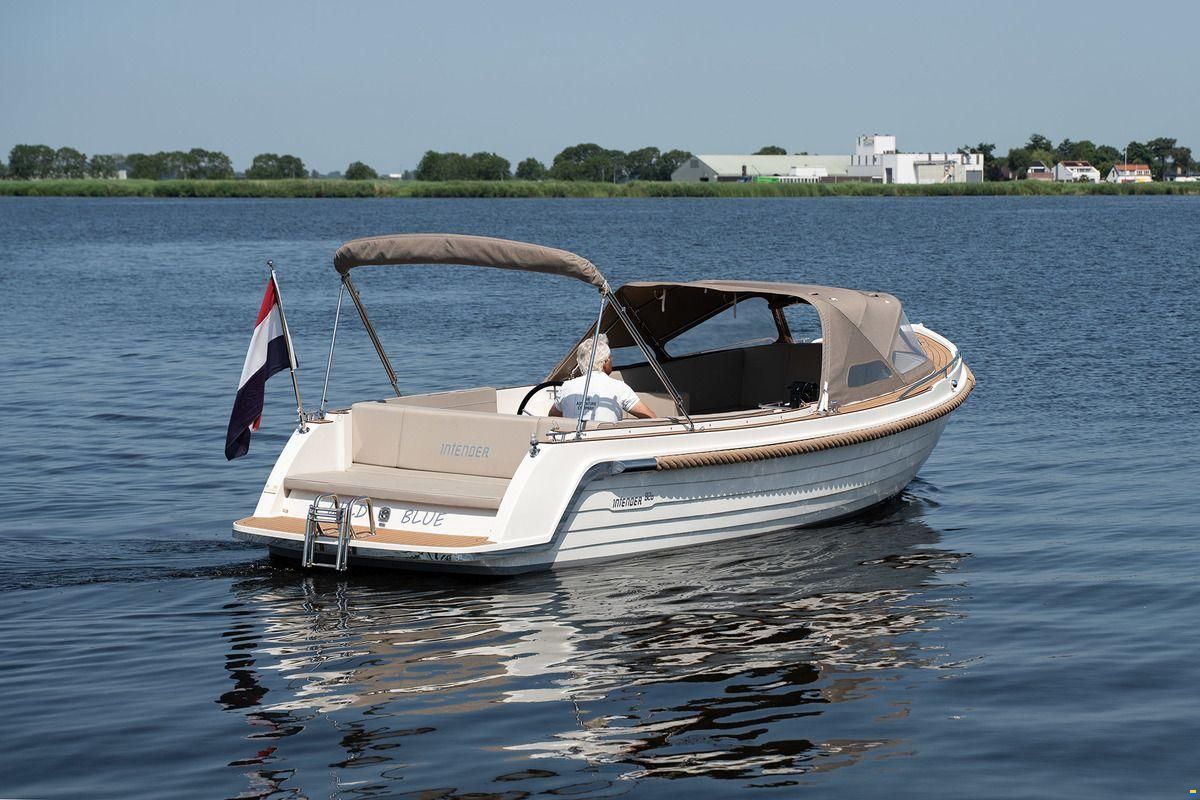 Interboat DE Intender 820