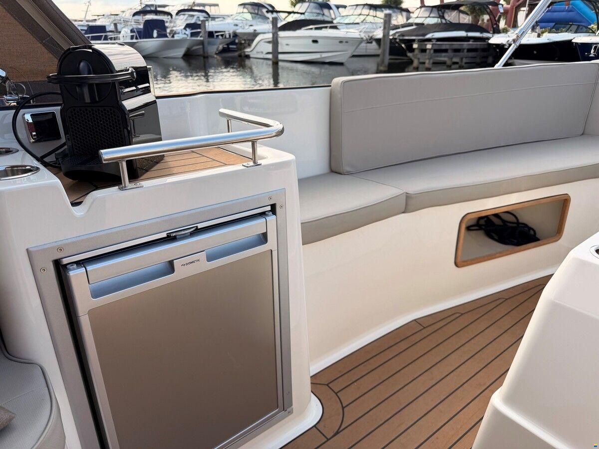 Interboat DE Intender 820